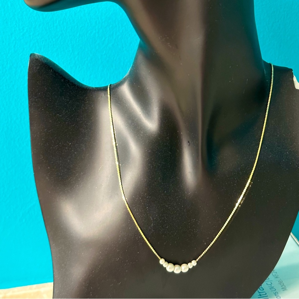 SALE🎁fashionable gold necklace w/ pearlized beads